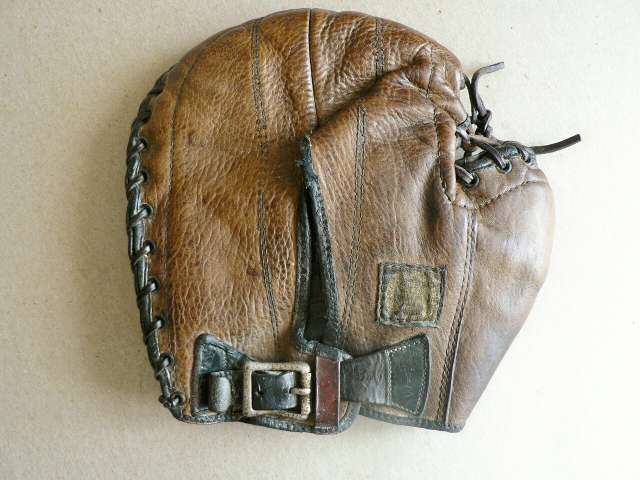 Goldsmith U Notch Basemitt Back